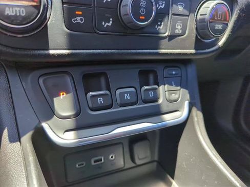 Used 2018 GMC Terrain SLE w/ Driver Convenience Package FWD image 11