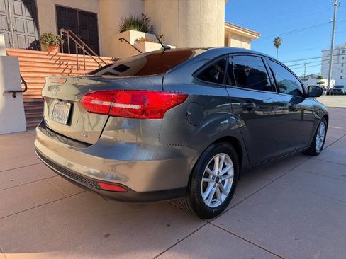 Used 2017 Ford Focus SE image 4