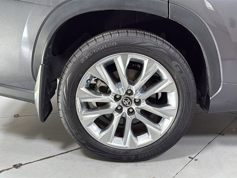 Used 2023 Toyota Highlander Limited image 23