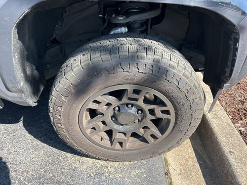 Used 2025 Toyota Tacoma SR5 image 2