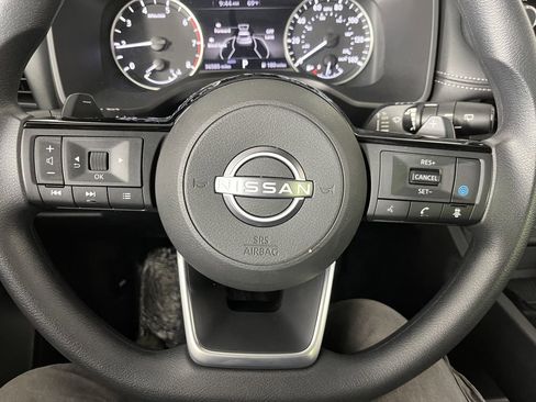 Used 2023 Nissan Rogue SV image 23