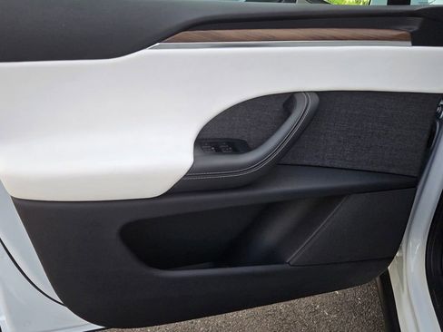 Used 2023 Tesla Model X image 10