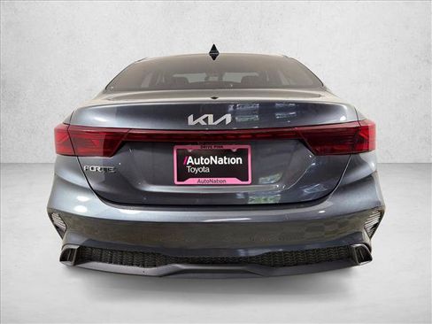 Used 2022 Kia Forte LXS FWD image 4