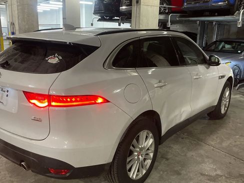Used 2017 Jaguar F-PACE Prestige image 2