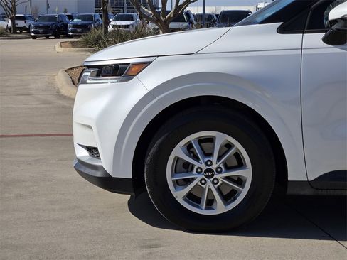 Certified 2024 Kia Carnival LX image 14