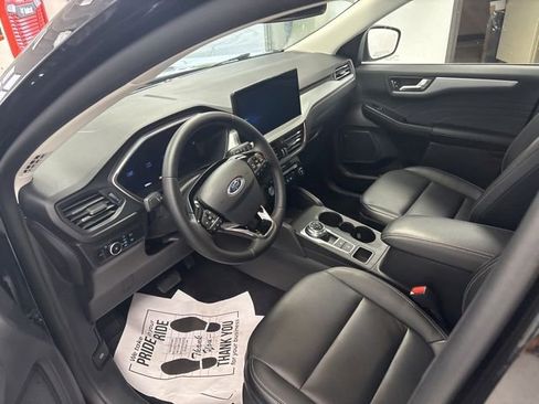 Used 2025 Ford Escape Platinum AWD/4WD image 17
