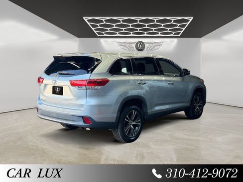 Used 2019 Toyota Highlander LE FWD image 5