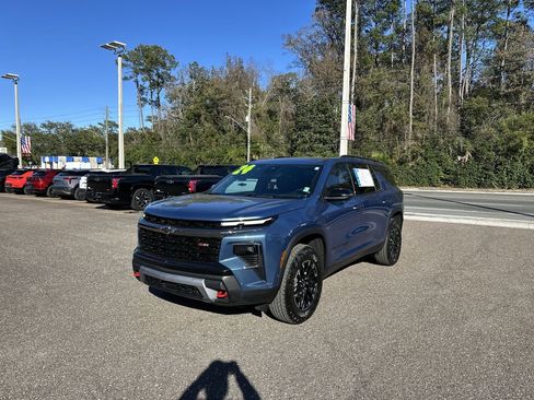 Used 2024 Chevrolet Traverse Z71 w/ Enhanced Driving Package image 12