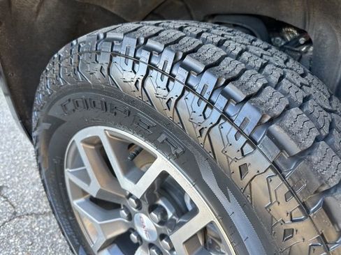 Used 2022 GMC Canyon AT4 image 30