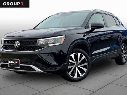 Used 2022 Volkswagen Taos SE w/ Panoramic Sunroof Package