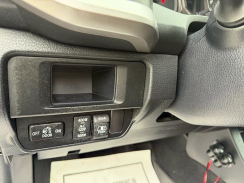 Used 2017 Toyota Tacoma Limited w/ Tow Package image 27