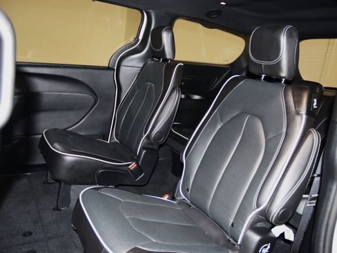 Used 2026 Chrysler Pacifica Limited FWD image 50