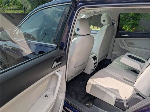 Used 2022 Volkswagen Tiguan SE w/ Panoramic Sunroof Package FWD image 22