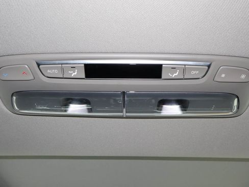 Used 2025 Kia Telluride S FWD image 21
