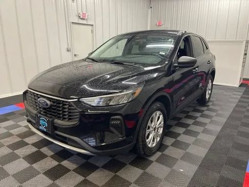 Used 2023 Ford Escape Active w/ Tech Pack #1 AWD/4WD image 7