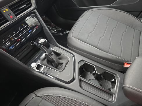 New 2026 Volkswagen Taos SE FWD image 24