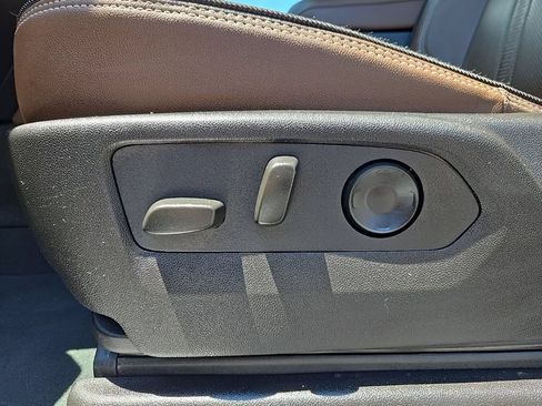 Used 2025 Chevrolet Suburban High Country AWD/4WD image 15