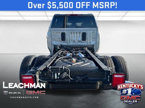 New 2026 GMC Sierra 3500 SLE w/ SLE Convenience Package image 4