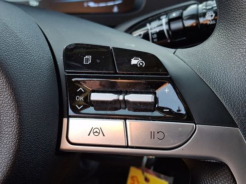 Used 2026 Hyundai Elantra SE FWD image 21
