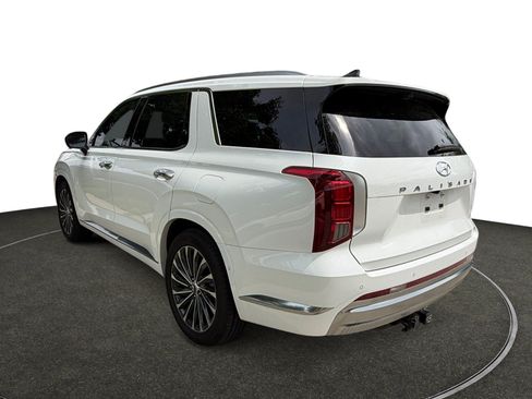 Used 2023 Hyundai Palisade Calligraphy FWD image 3