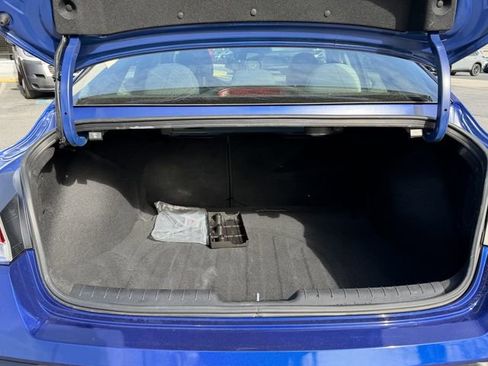 Used 2025 Hyundai Elantra Limited FWD image 21