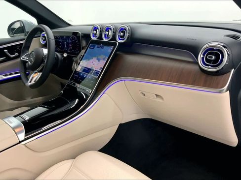 Used 2026 Mercedes-Benz GLC 300 image 11