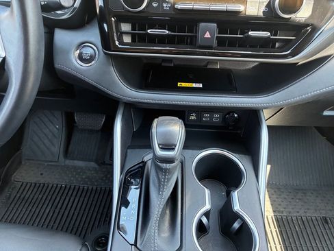 Used 2023 Toyota Highlander XLE image 15