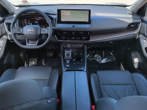 Used 2025 Nissan Rogue Platinum FWD image 15