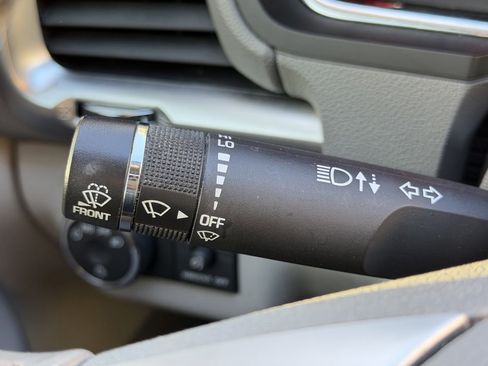 Used 2014 GMC Acadia SLE image 47