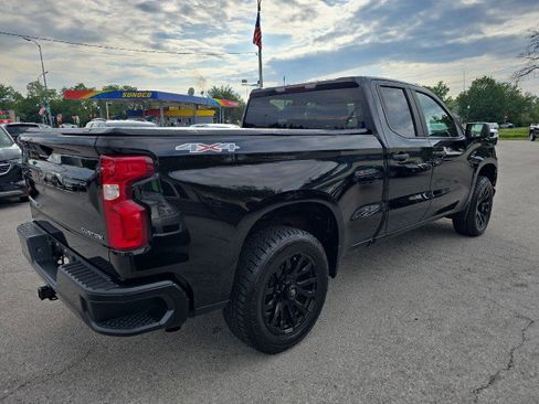 Used 2020 Chevrolet Silverado 1500 Custom w/ Custom Value Package image 3