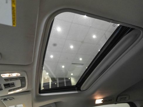Certified 2024 Toyota Sienna XLE FWD image 22