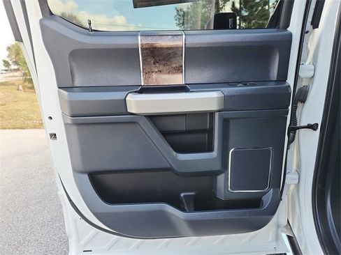 Used 2022 Ford F250 Lariat w/ Lariat Value Package image 9