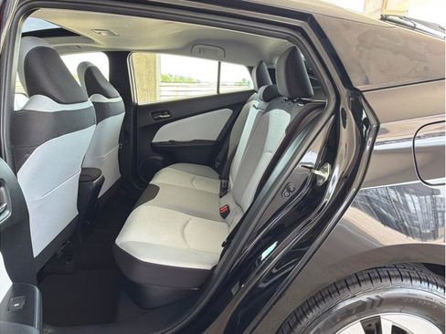 Used 2016 Toyota Prius Three FWD image 11