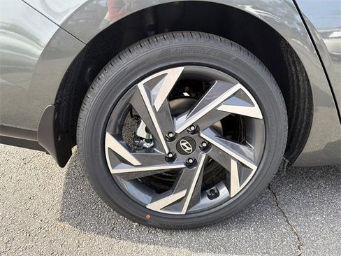 New 2026 Hyundai Elantra Limited image 17