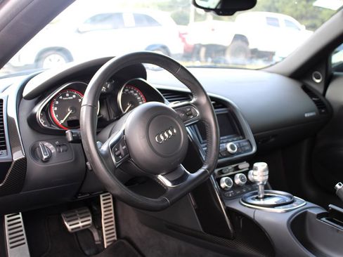 Used 2010 Audi R8 V10 image 18