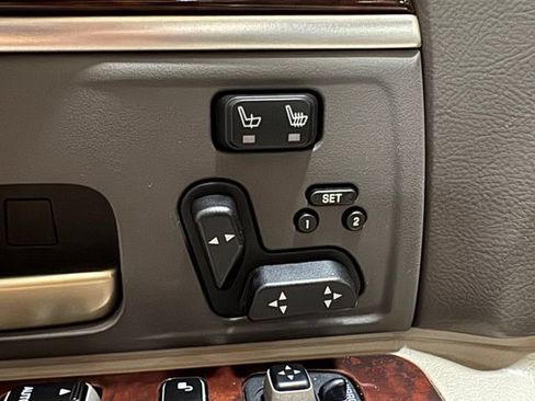 Used 2006 Lincoln Town Car Designer Series RWD image 13