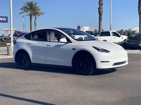 Used 2023 Tesla Model Y Long Range image 4