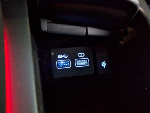 Used 2024 Genesis GV70 2.5T w/ Advanced Package image 12