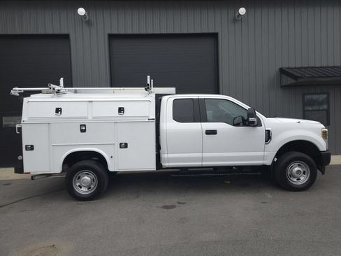 Used 2018 Ford F350 XL AWD/4WD image 5