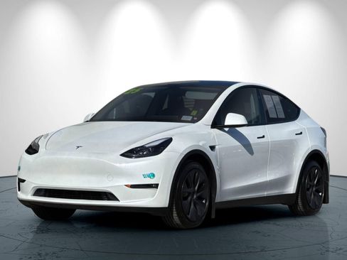 Used 2025 Tesla Model Y Long Range AWD/4WD image 8
