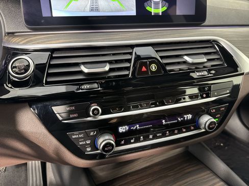 Used 2022 BMW 540i xDrive w/ Premium Package image 9