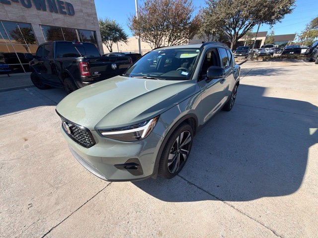 Used 2025 Volvo XC40 B5 Ultra w/ Climate Package AWD/4WD image 2