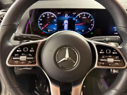 Used 2022 Mercedes-Benz GLB 250 w/ Premium Package Lite image 22