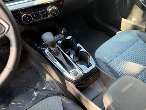 Used 2025 Chevrolet Trax LT w/ LT Convenience Package image 35