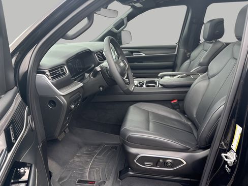 Used 2024 Jeep Wagoneer Series II w/ Premium Group I AWD/4WD image 20