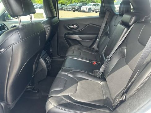 Used 2022 Jeep Cherokee Latitude Lux w/ Sun & Sound Group AWD/4WD image 18