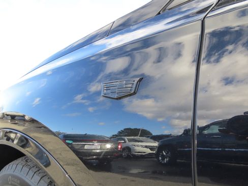 Used 2023 Cadillac XT6 Premium Luxury w/ Technology Package image 12