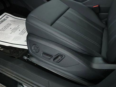 Used 2025 Audi Q4 e-tron Premium image 10