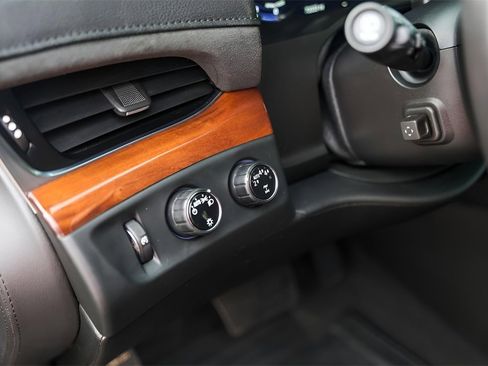 Used 2019 Cadillac Escalade Luxury image 14