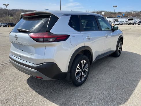 Used 2022 Nissan Rogue SV image 3